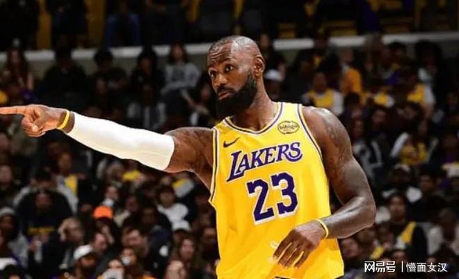 关于关键时刻里尔单刀错失洛杉矶湖人关键时刻复出首秀，媒体一致点评：菲尼克斯太阳迎国王杯关键赛的信息星空体育